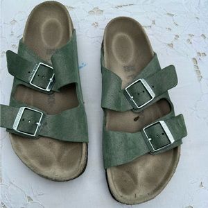 Birkenstock Arizona size 39 leather olive green sparkle. Great condition